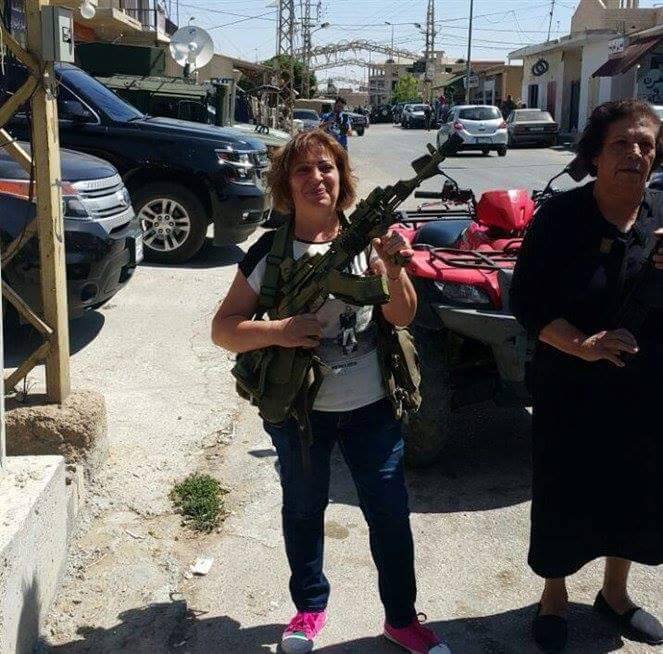 نساء يحملن السلاح في بلدة القاع اللبنانية - الثلاثاء 28 حزيران (ناشطون)
