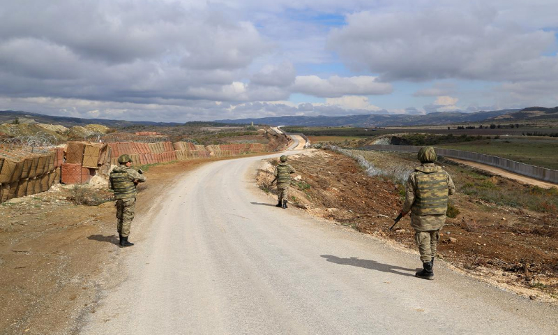 دورية لجنود أتراك في منطقة هاتاي على الحدود مع سوريا - شباط 2016 (الأناضول)