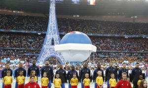 Football Soccer - France v Romania - EURO 2016 - Group A - Stade de France, Saint-Denis near Paris, France - 10/6/16
France line up before the game for the national anthems
REUTERS/Christian Hartmann
Livepic - RTSGZCF
