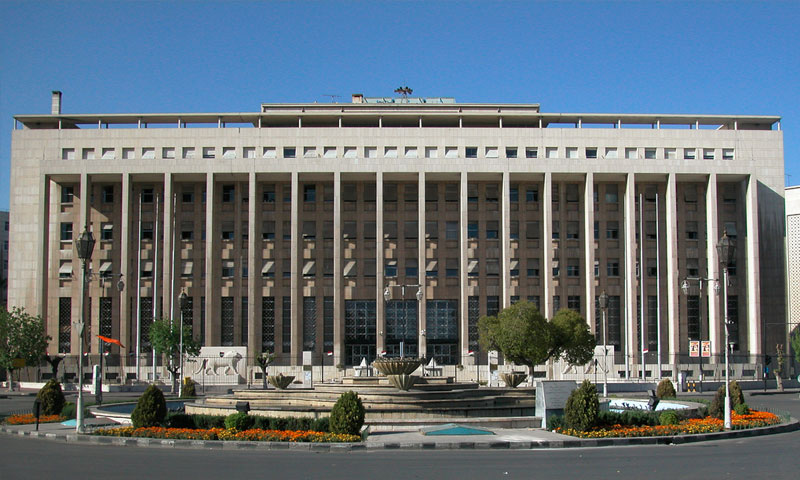 المصرف المركزي في ساحة سبع بحرات (انترنت)