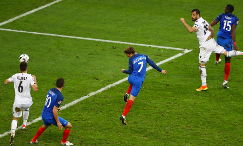 هدف اللاعب الفرنسي غريزمان في الدقيقة 89 من عمر المباراة ضد ألبانيا (إنترنت)