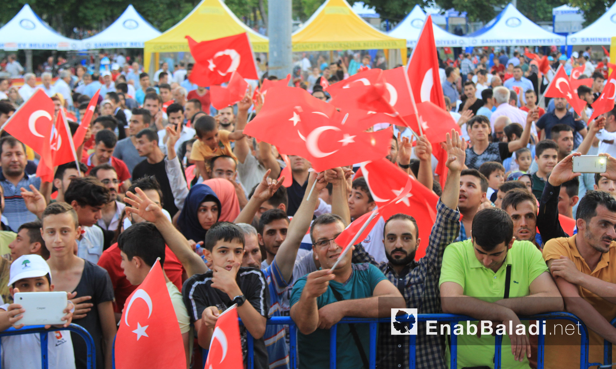تجمعات شعبية حضرها صحفيون سوريون بمشاركة نقابة الصحفيين الأتراك في مدينة غازي عنتاب التركية - الاثنين 18 تموز (عنب بلدي)