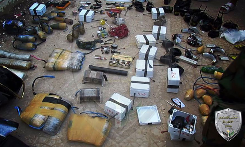معدات وقنابل وجدت في منزل بمدينة جاسم- الجمعة 15 تموز (الجيش الحر)