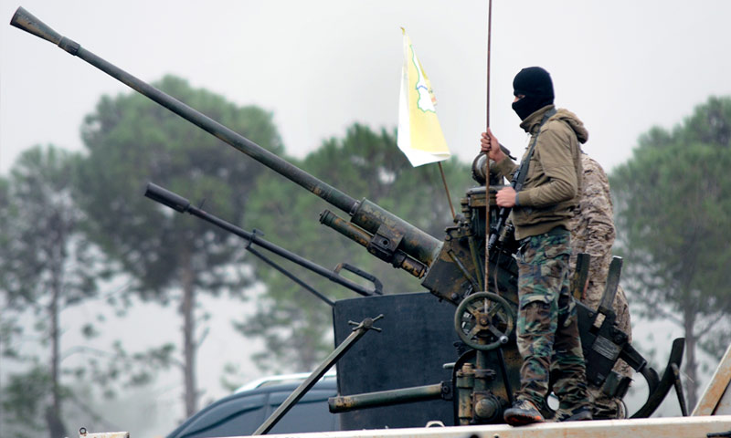 مقاتلون من قوات سوريا الديمقراطية على تخوم منبج (إنترنت)