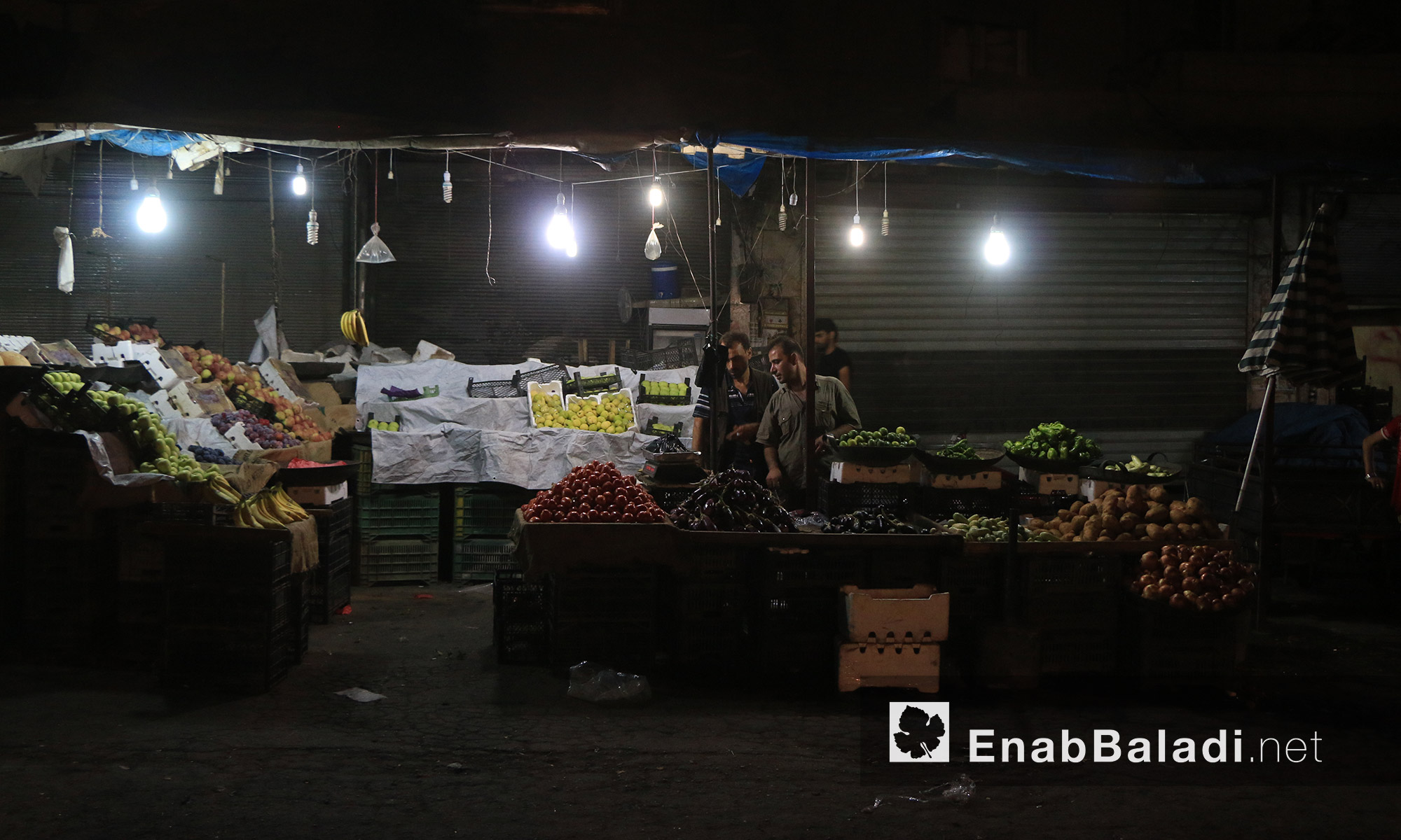 عربات الخضار والفواكه داخل حي الشعار في مدينة حلب - السبت 20 آب (عنب بلدي)