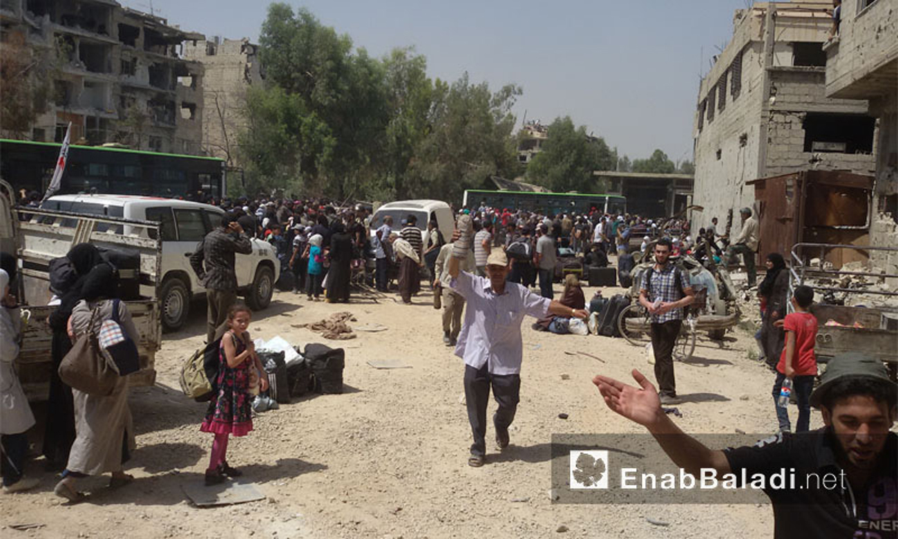 محاصرو داريا بريف دمشق يتحضرون لمغادرتها 27 آب 2016 (عنب بلدي) 
