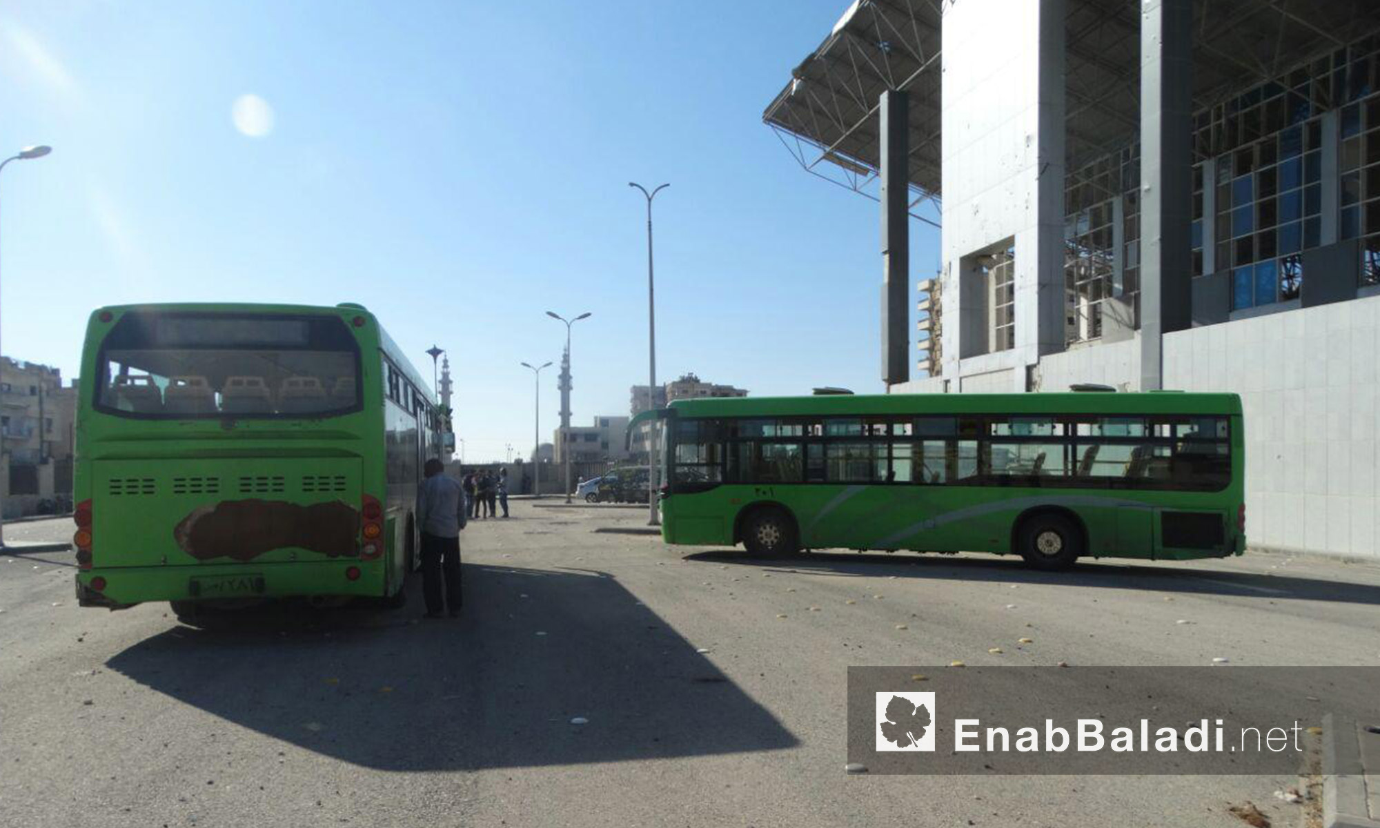 الباصات الخضراء داخل حي الوعر في حمص - الاثنين 19 أيلول (عنب بلدي)