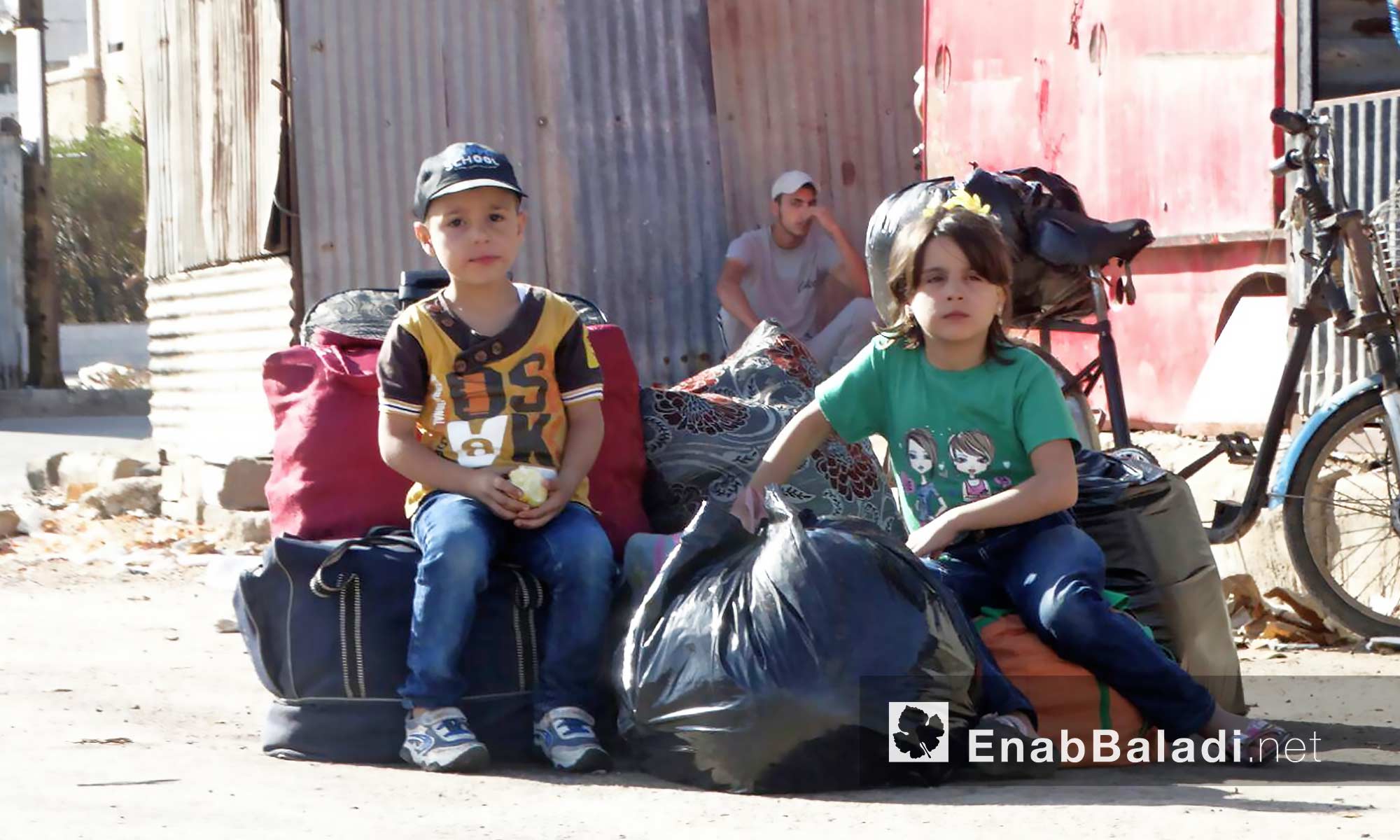 أهالي حي الوعر يتجهزون للمغادرة نحو ريف حمص الشمالي - 26 أيلول 2016 (عنب بلدي)
