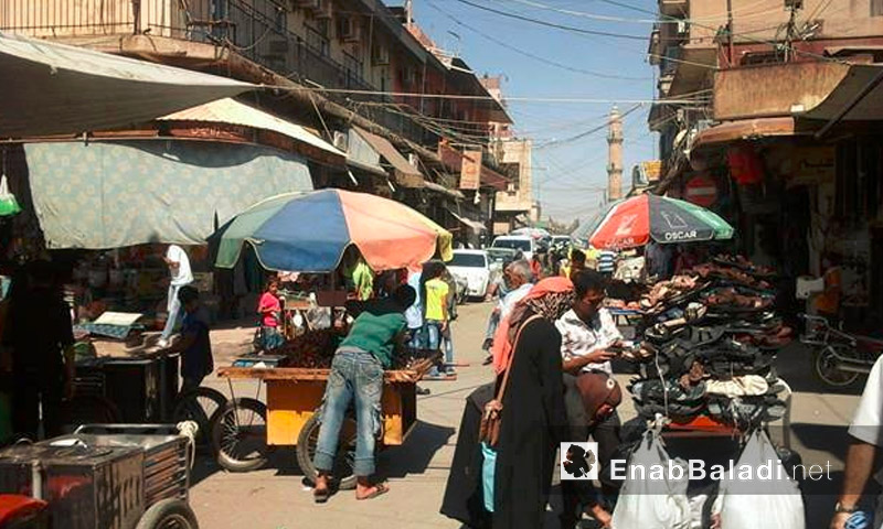 باعة جوالون في السوق المركزي في مدينة القامشلي - أيلول 2016 (عنب بلدي)