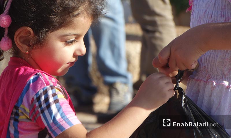 طفلة في حي الوعر بحمص - 11 تشرين الأول 2016 (عنب بلدي)