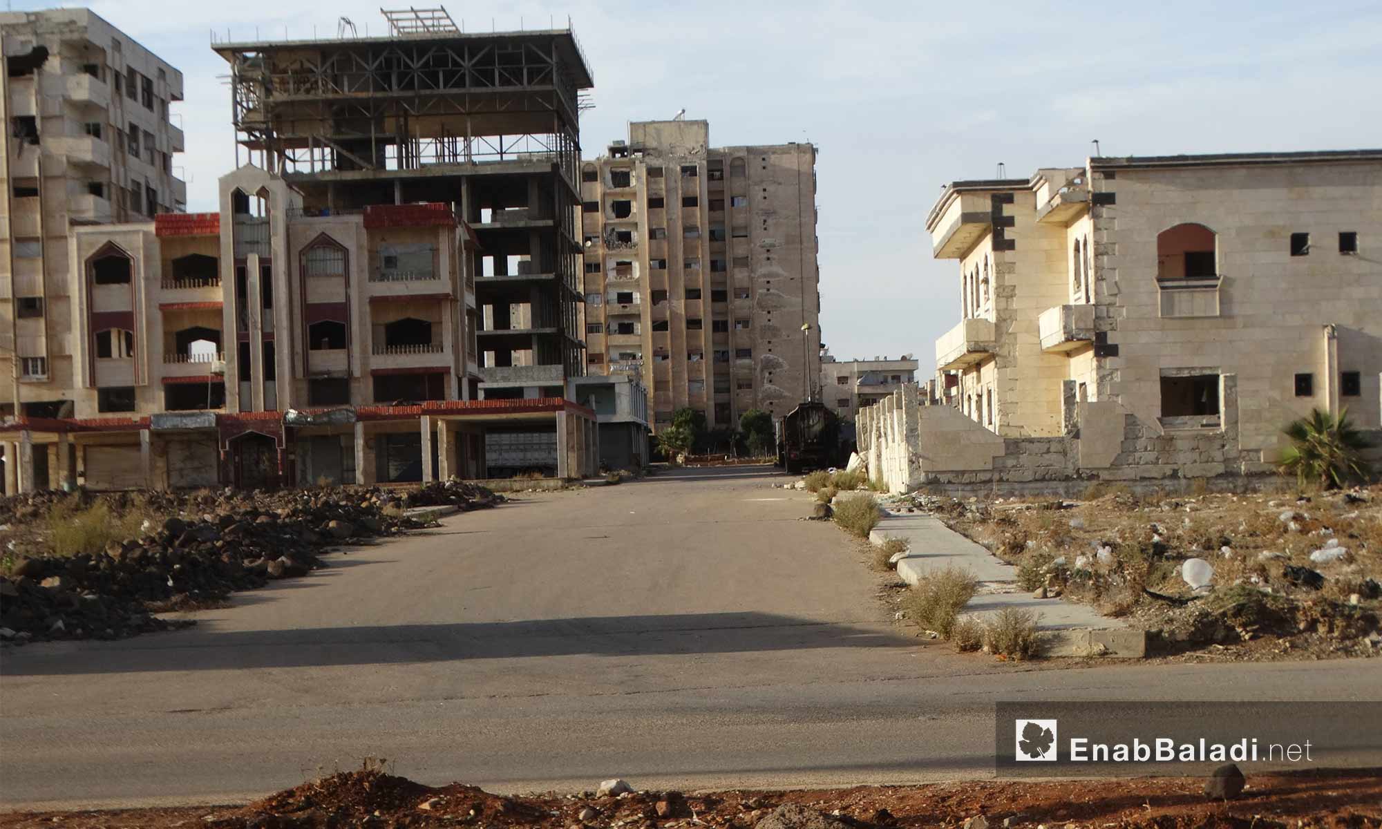 شوارع حي الوعر المحاصر في حمص فارغة من السكان بعد أيام من القصف - 20 تشرين الثاني 2016 (عنب بلدي)