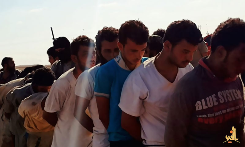 إعدام تنظيم الدولة الإسلامية لشباب في دير الزور بسوريا (تويتر)