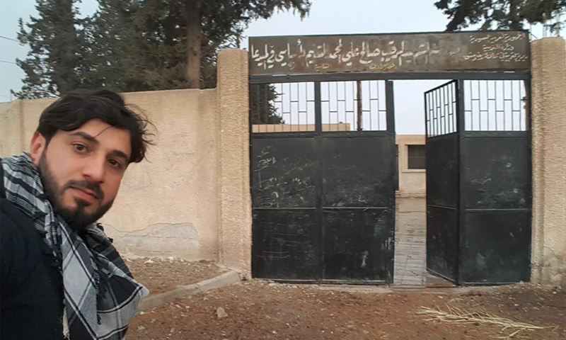 الناشط براء عبد الرحمن داخل بلدي ميدعاني في الغوطة الشرقية - 30 تشرين الثاني (فيس بوك)