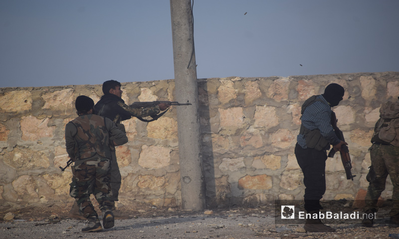 عناصر من قوات المعارضة السورية في حي العويجة بحلب_(عنب بلدي)
