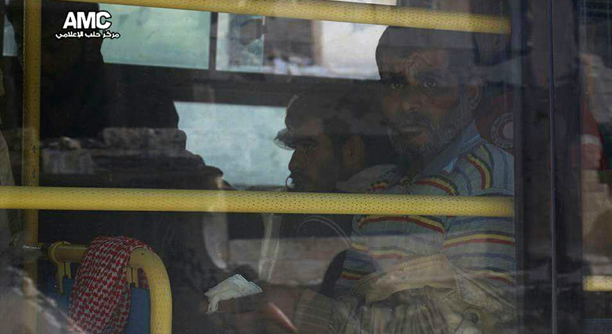 مهجرون مدينة حلب داخل الحافلات- 15 كانون الأول 2016 (مركز حلب الإعلامي)