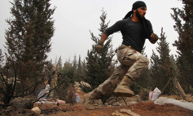 مقاتل في جيش الفتح غرب حلب - 28 تشرين الأول 2016 (AFP)