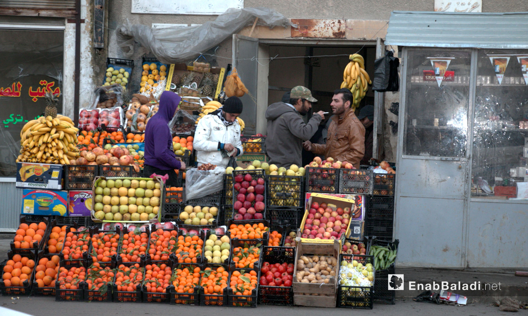 محل بيع فاكهة في مدينة جرابلس - 29 كانون الأول 2016 (عنب بلدي)