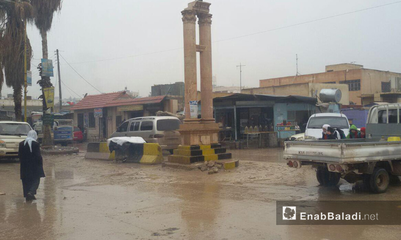 الساحة الرئيسية في بلدة سرمدا شمال إدلب- الأحد 25 كانون الأول (عنب بلدي)