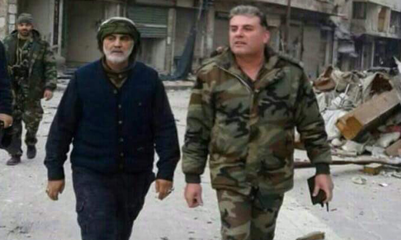 قاسم سليماني مع أحد الضباط في جيش الأسد_(تويتر)
