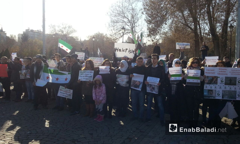 مظاهرات لسوريين في غازي عنتاب التركية نصرة لحلب 17 كانون الأول 2016 (عنب بلدي)