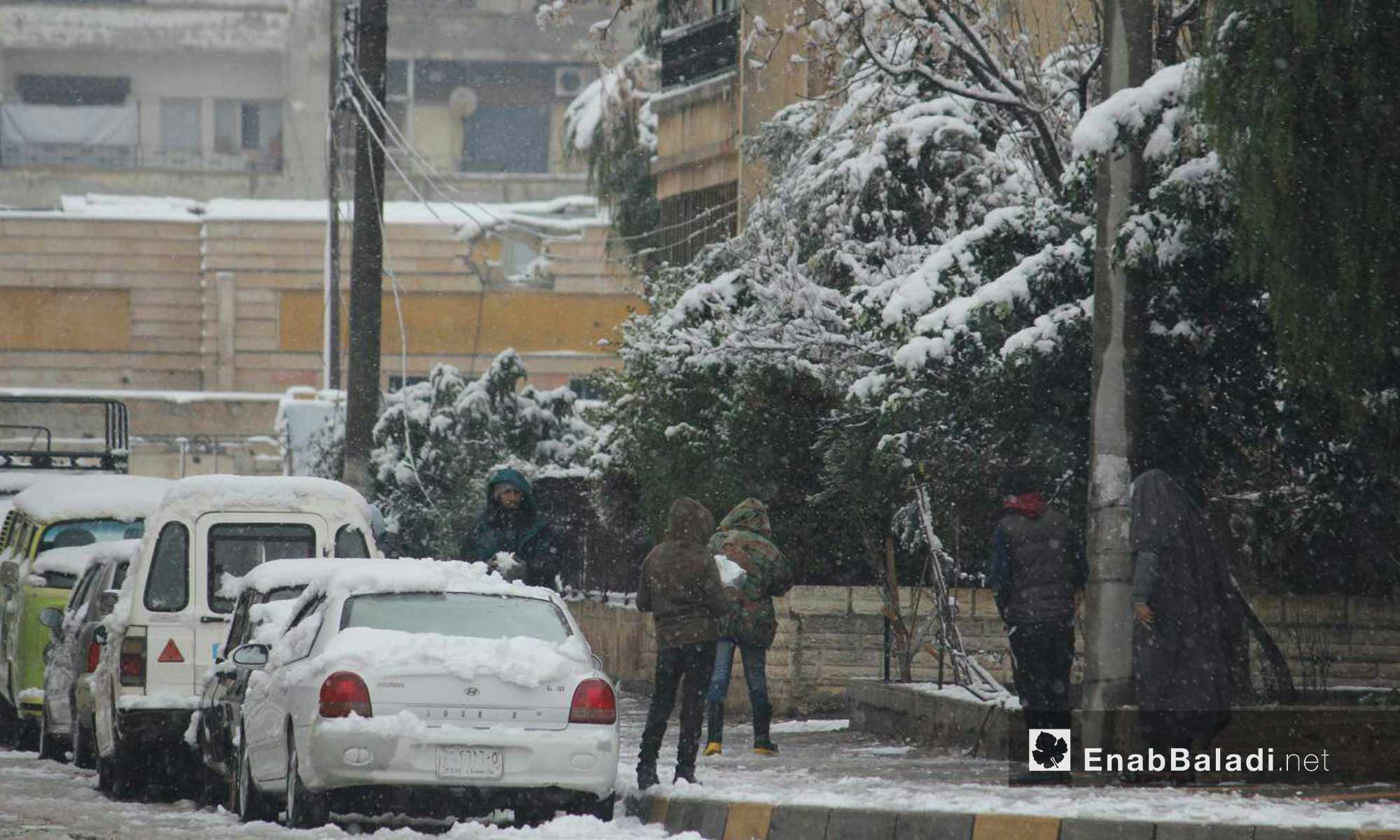 الثلوج في حي الوعر بحمص_18 كانون الأول_(عنب بلدي)