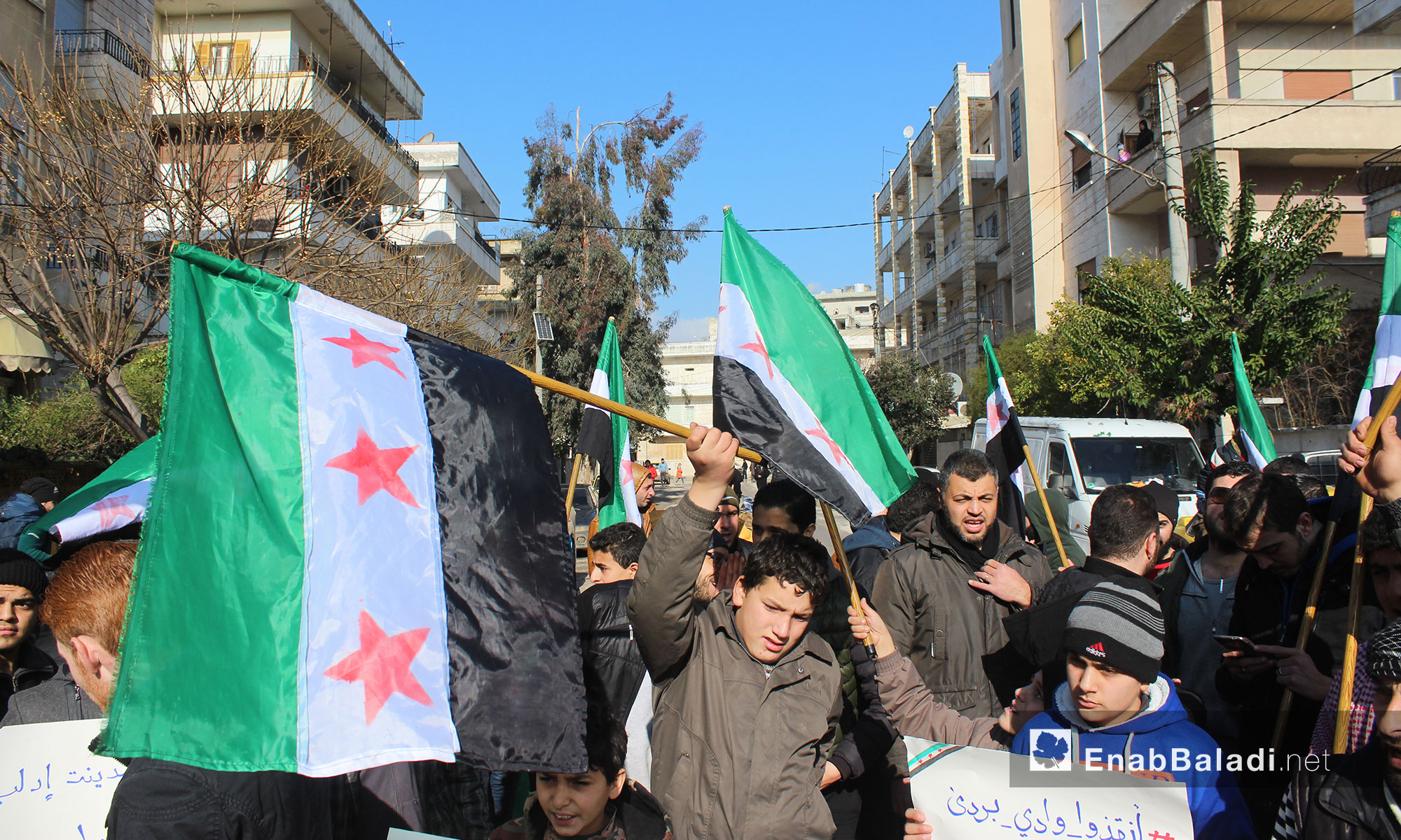مظاهرة من مدينة إدلب بعد صلاة الجمعة - 6 كانون الثاني 2016 (عنب بلدي)