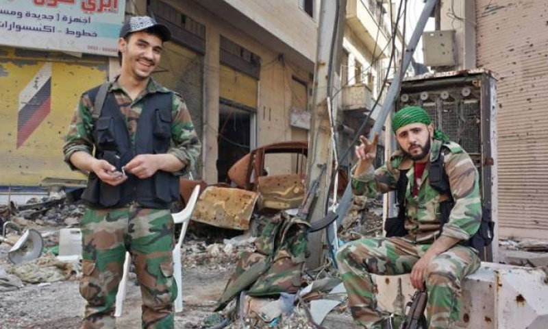 عنصرين من الدفاع الوطني في مدينة حمص_(انترنت)