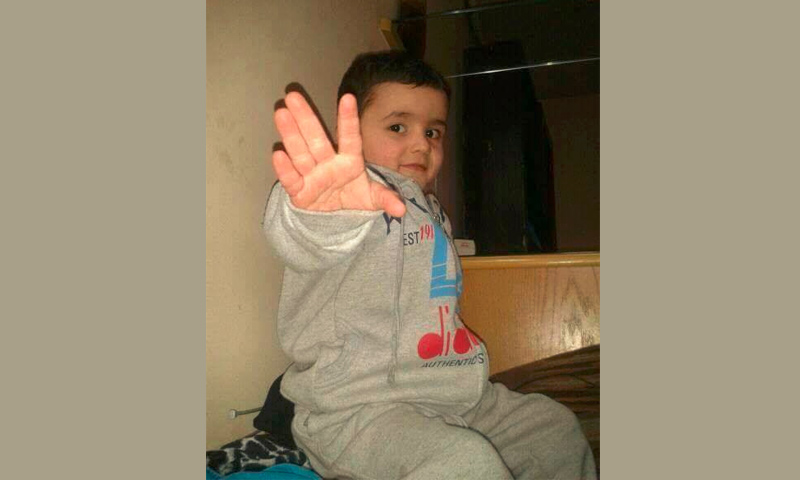 الطفل عمر محمد سلامة من دير الزور (فيس بوك)