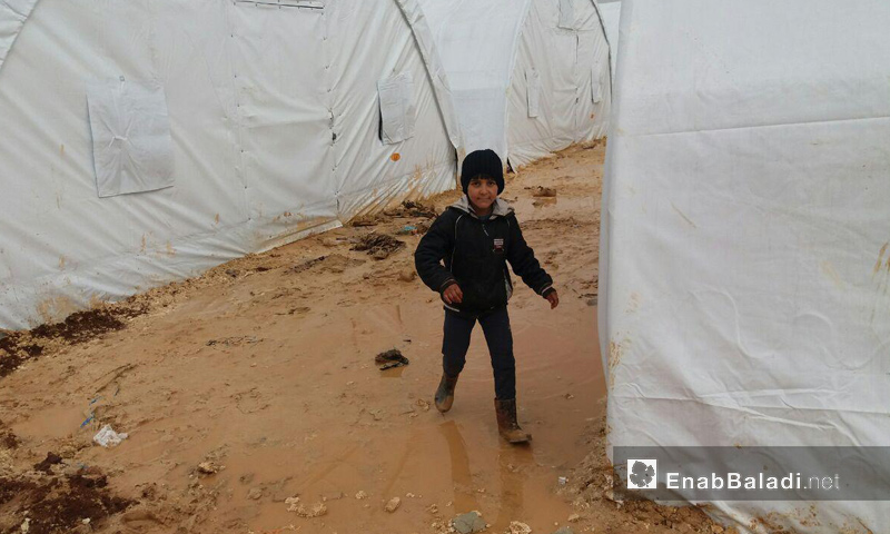 والتقطت بعض الصور من داخل المخيم المنشأ قرب مدينة اعزاز الحدودية مع تركيا في ريف حلب الشمالي
