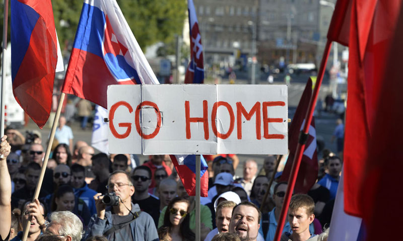 مظاهرات منددة باللاجئن في سلوفاكيا الاوروبية - آذار 2016 - (انترنت)