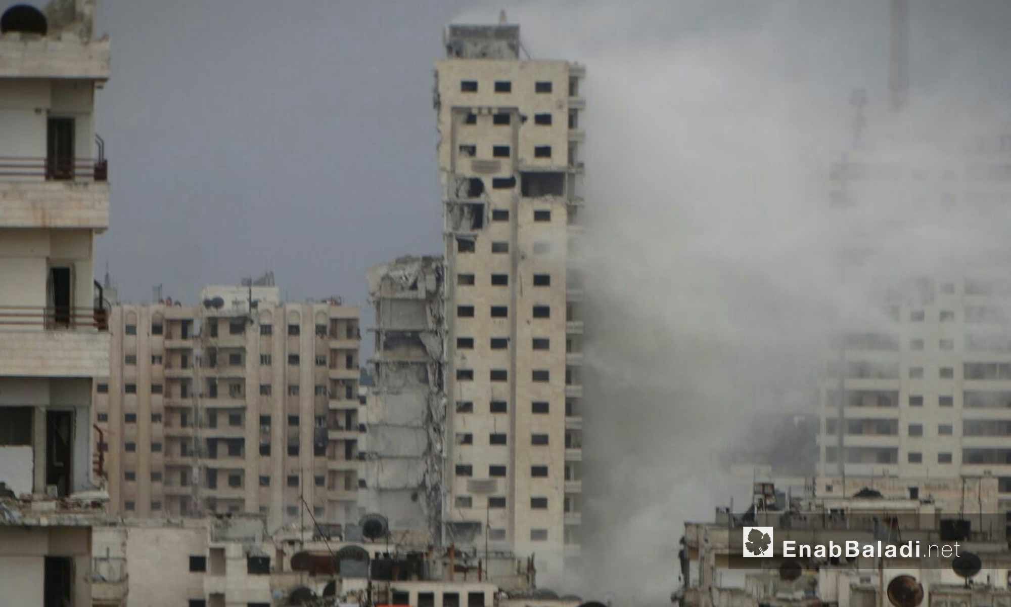 آثار القصف المدفعي والجوي على حي الوعر المحاصر بمدينة حمص_8 شباط 2017_(عنب بلدي)