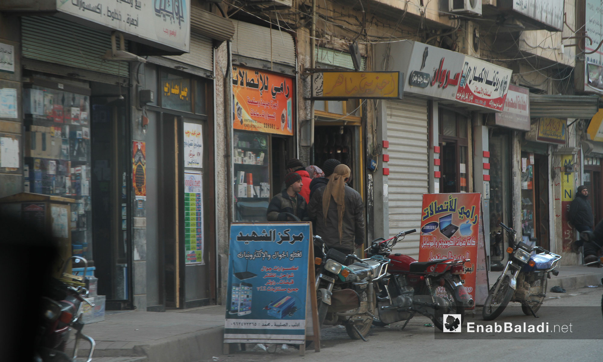 سوق الهواتف النقالة في مدينة إدلب - 9 شباط 2017 (عنب بلدي)