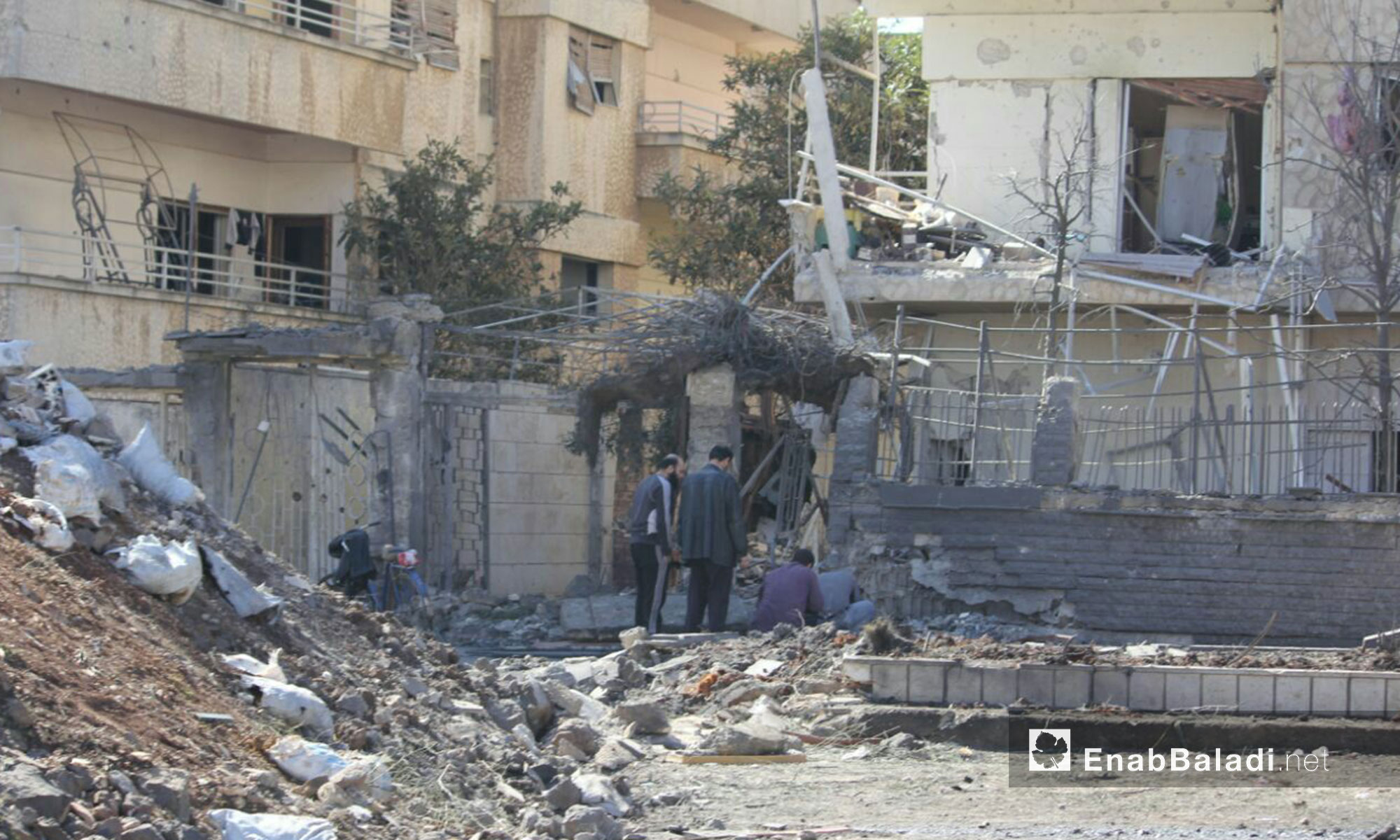 آثار قصف الطيران الحربي علي حي الوعر في حمص - 18 شباط 2017 (عنب بلدي)