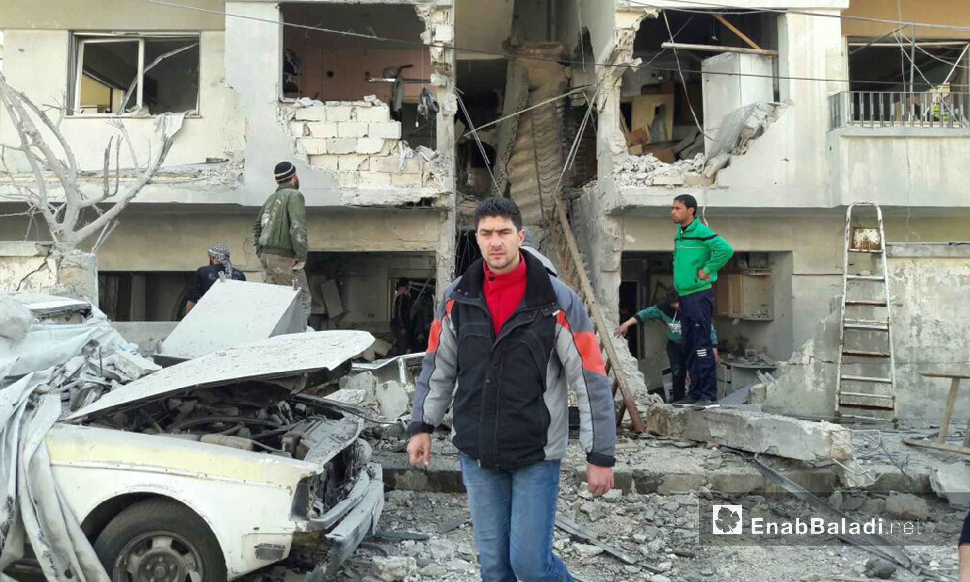 آثار قصف الطائرات الحربية على منازل المدنين في حي الوعر - 10 شباط 2017