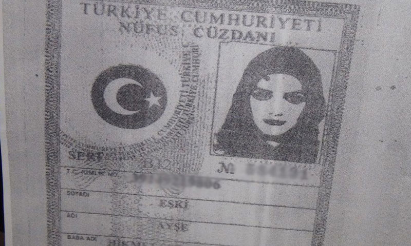 مواطنة سورية قال السياسي المعارض، محمد علي أديب أوغلو، إنها حصلت على الجنسية التركية في 2013 (صحيفة سوزجو)