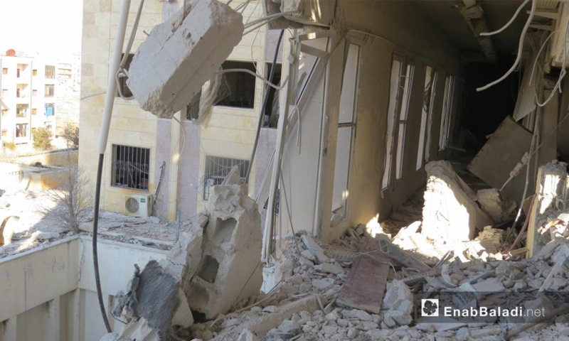 آثار القصف الجوي على مبنى الهلال الأحمر في مدينة إدلب_1 شباط 2017_(عنب بلدي)