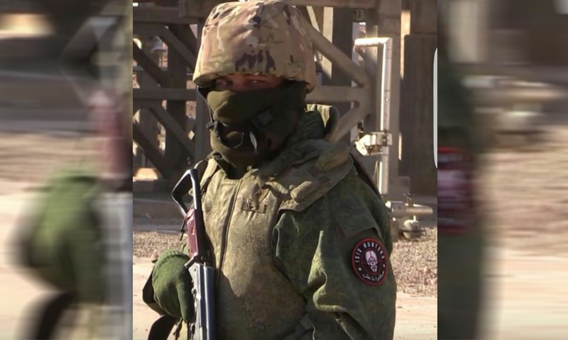 جندي من وحدة "صيادو داعش" كما نشرتها مواقع روسية - شباط 2017