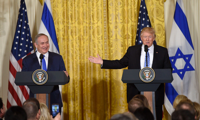 الرئيس الأمريكي، دونالد ترامب، في مؤتمر صحفي مع رئيس الوزراء الإسرائيلي بنيامين نتنياهو (إنترنت)