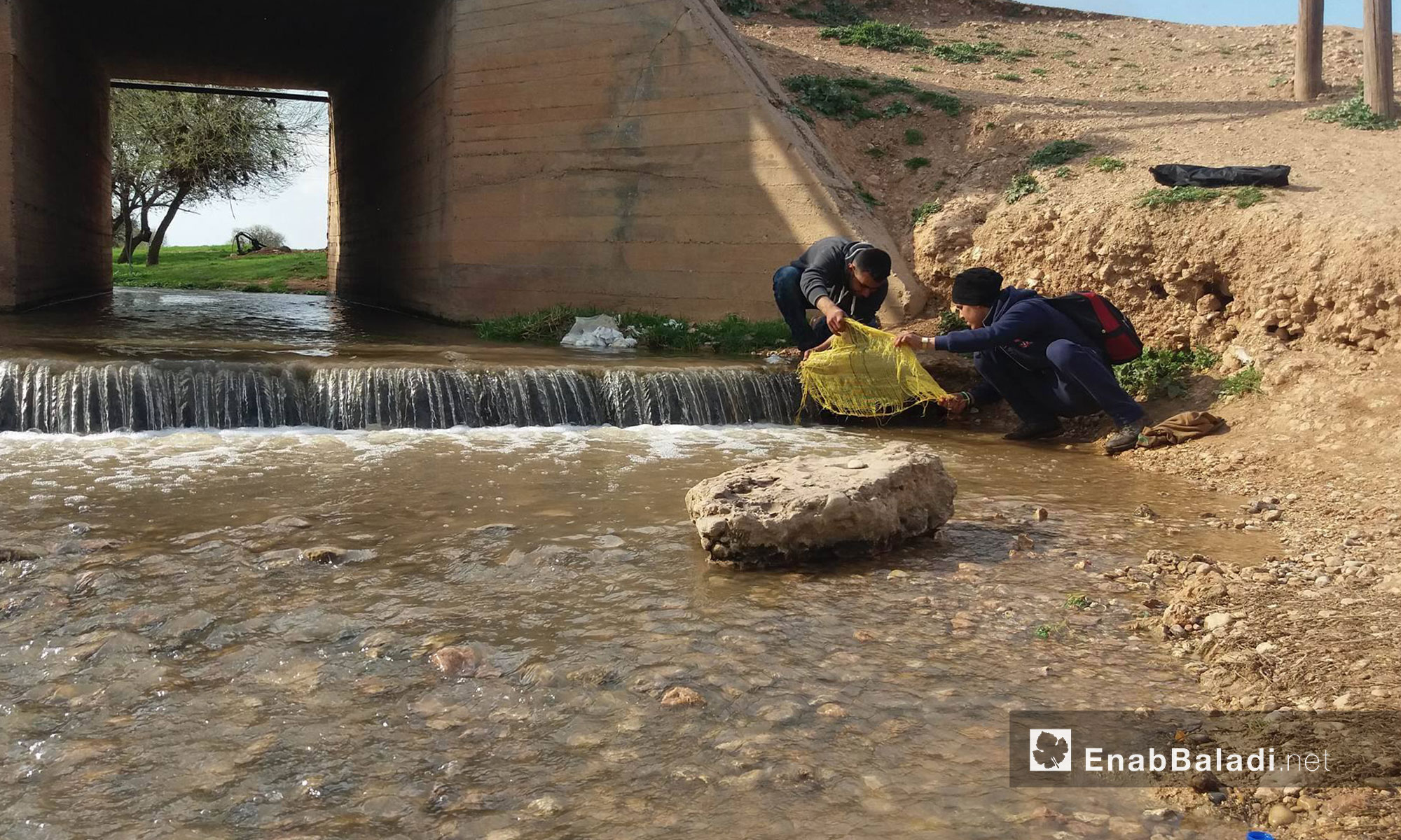 نهر الساجور عند بلدة عين عزة في ريف حلب الشمالي - 28 أذار 2017 (عنب بلدي)