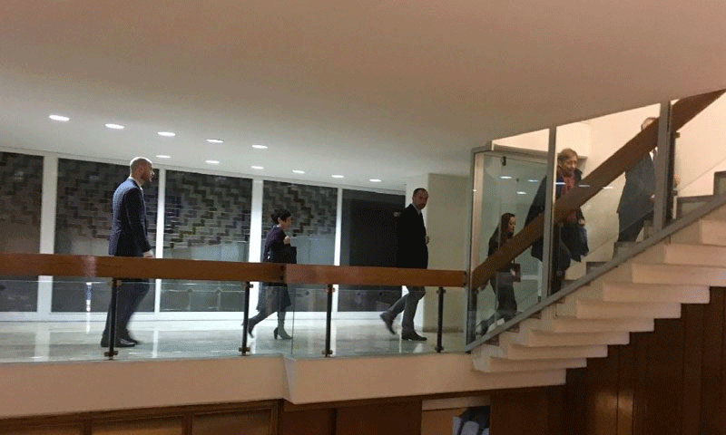 مجموعة ممثلين من منظمة "الأمن والتعاون الأوروبي"، تزور مقر الهيئة الدستورية التركية العليا، ظهر اليوم الثلاثاء، 18نيسان. (سوزجو)