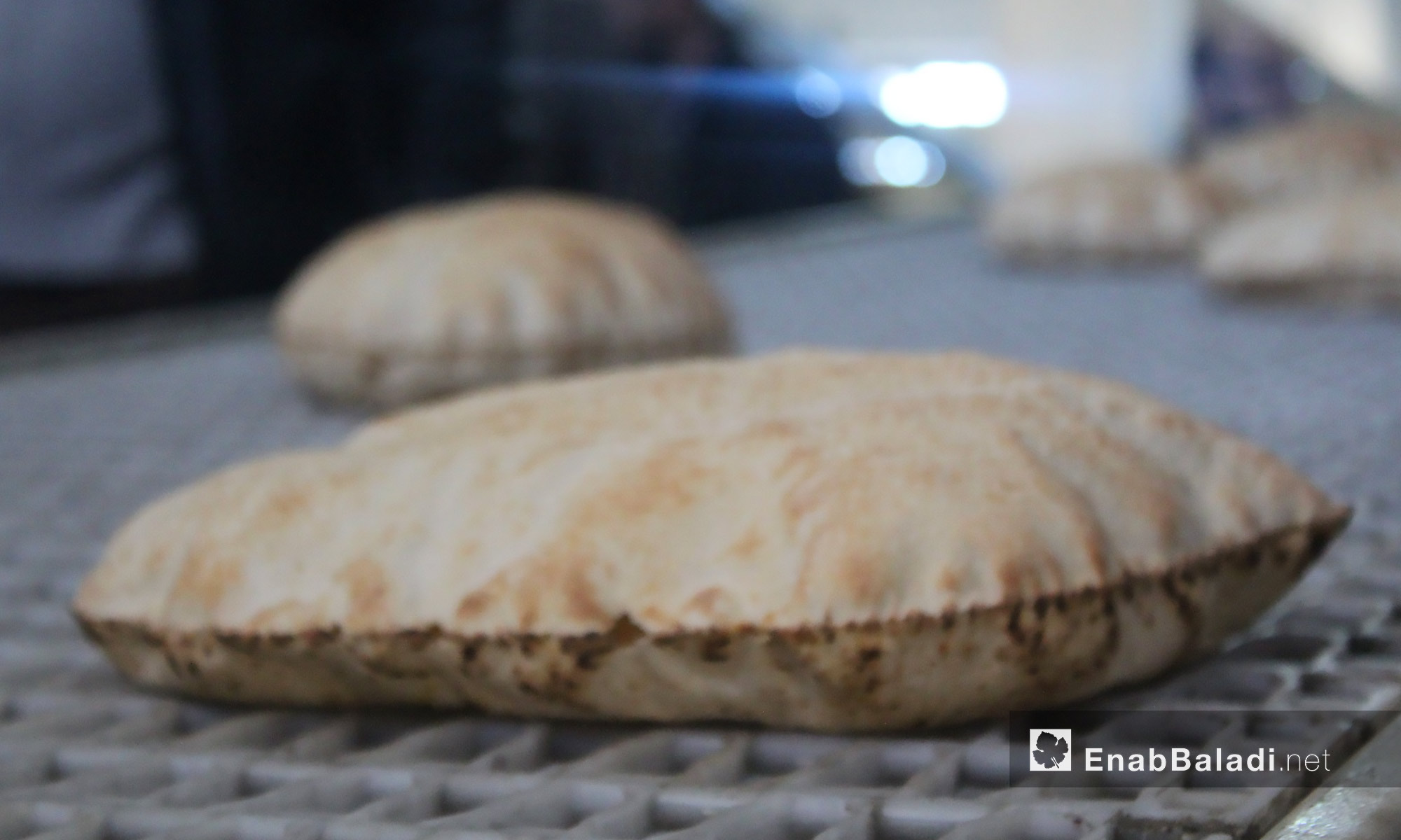 افتتاح المخبز الآلي في بلدة أخترين شمال حلب - 3 نيسان 2017 (عنب بلدي)