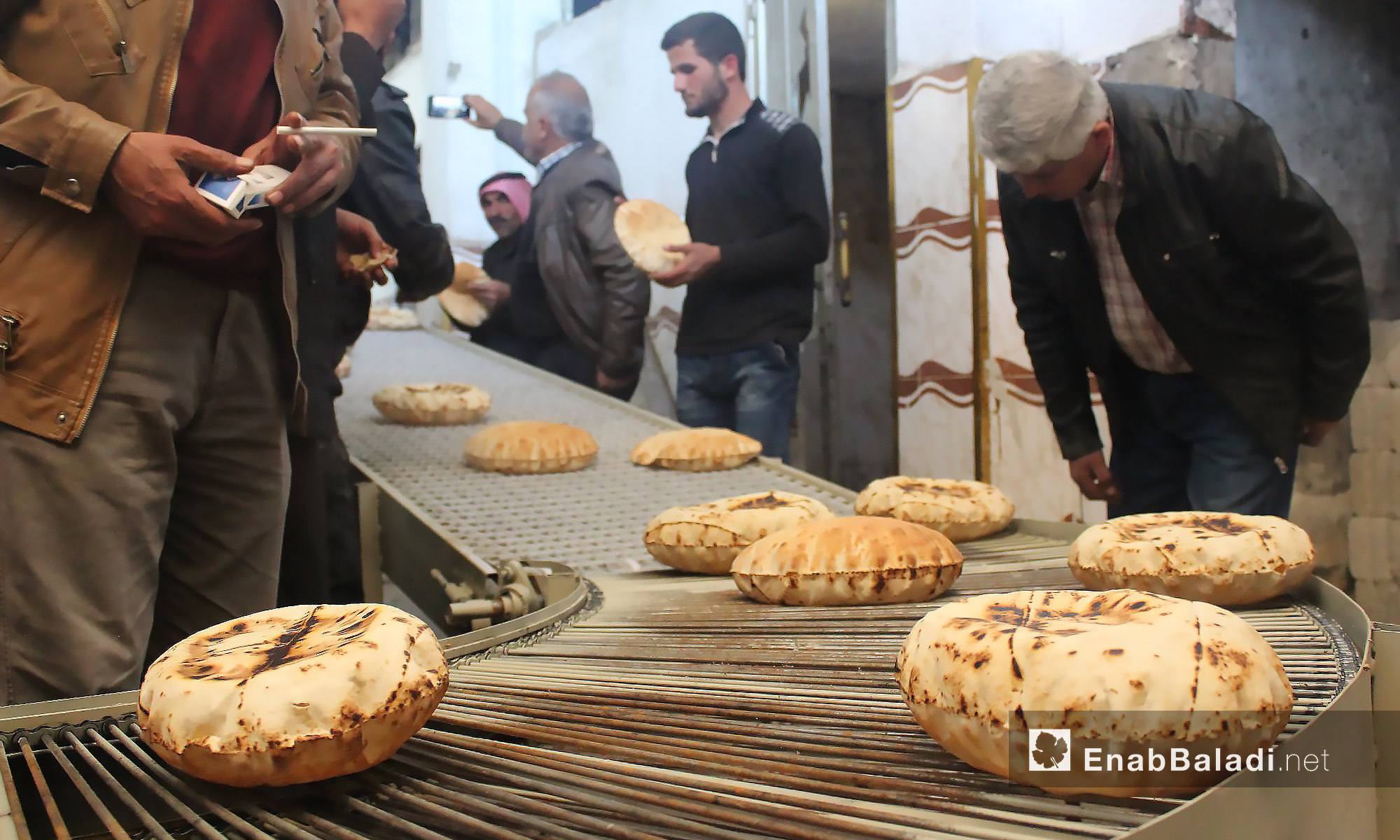 افتتاح المخبز الآلي في بلدة أخترين شمال حلب - 3 نيسان 2017 (عنب بلدي)
