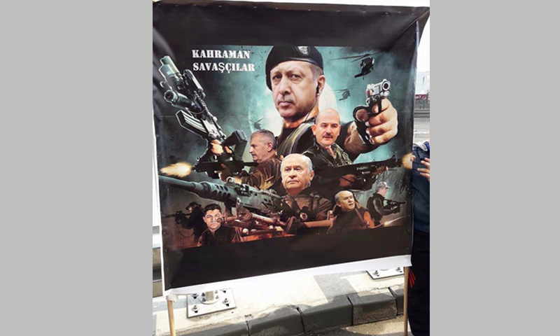 لافتة تحمل صورة لأردوغان في خطاب "يني كابي" - 8 نيسان 2017 (إنترنت)