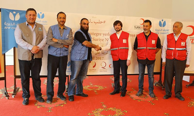 منظمتا الهلال الأحمر التركي وعفيف الخيرية القطرية توقعان بروتوكولًا لبناء ألف مكسن للسوريين في إدلب- الجمعة 28 نيسان- أنطاليا- تركيا (الأناضول)