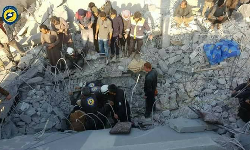 آثار الغارات الجوية الروسية على بلدة معرة حرمة بريف إدلب الجنوبي - 18 نيسان - (الدفاع المدني)
