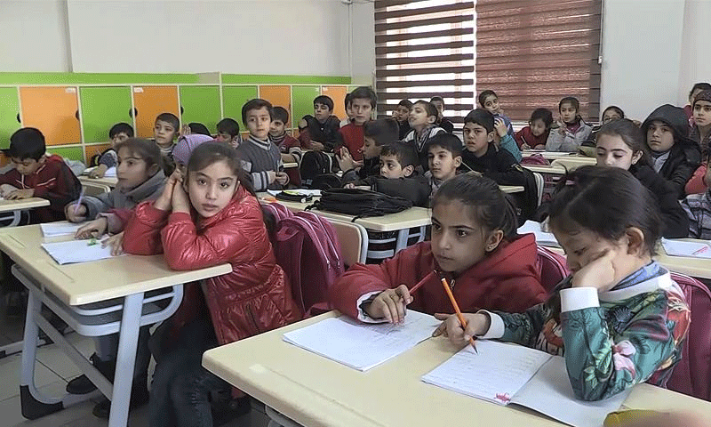 طلاب سوريين في تركيا (الأناضول)