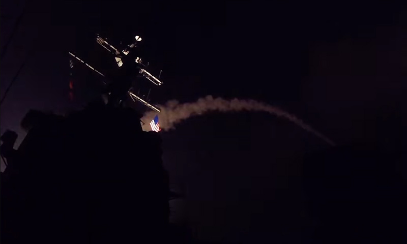إطلاق "توماهوك" الأمريكي من البحر المتوسط - 6 نيسان 2017 (وزارة الدفاع الأمريكية)