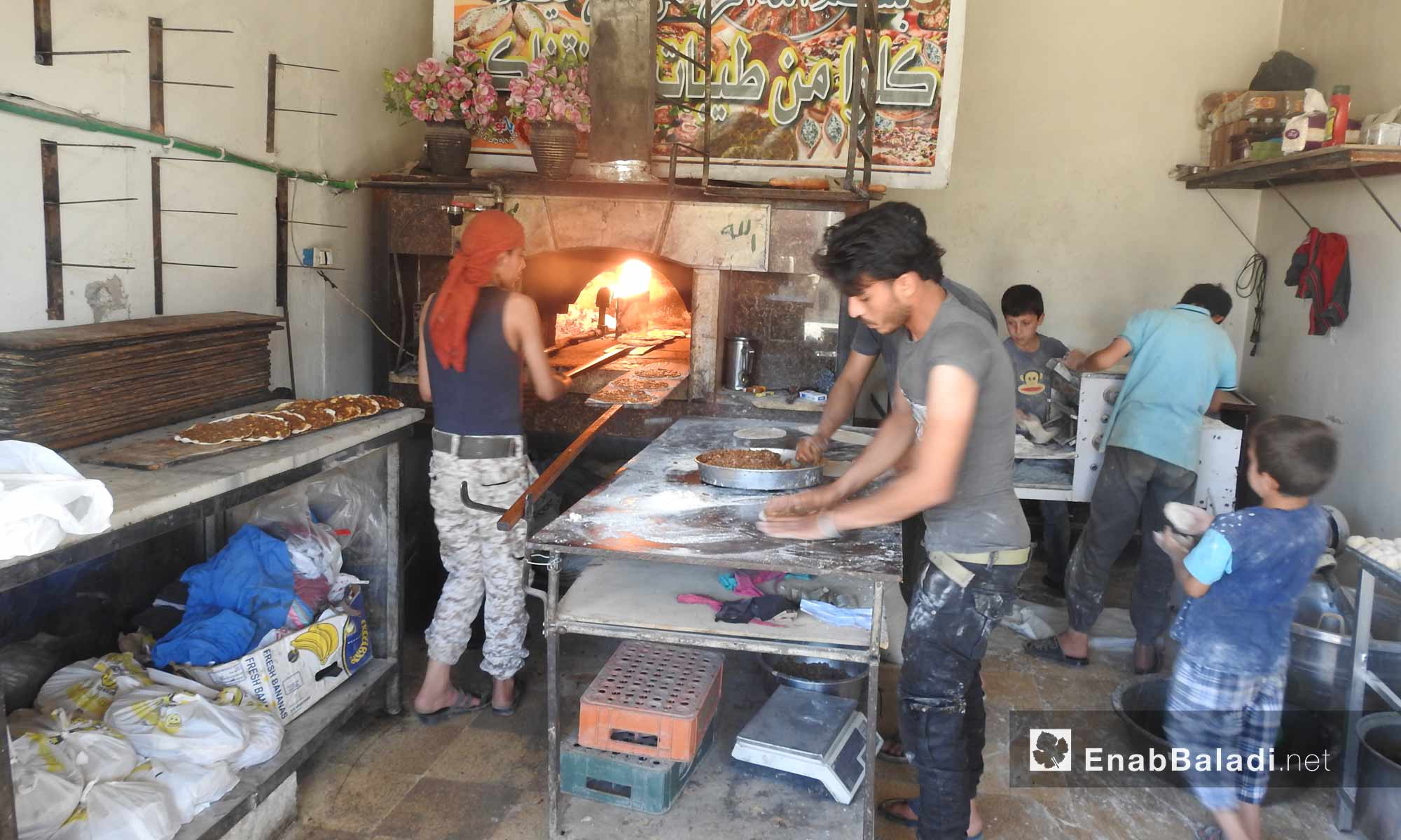 عجينة حلويات الشعيبيات في بلدة صوران بريف حلب الشمالي - 27 أيار 2017 - (عنب بلدي)