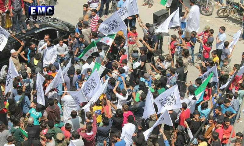 مظاهرة في مدينة إدلب نادت بإسقاط النظام السوري- الجمعة 26 أيار (مركز إدلب الإعلامي)