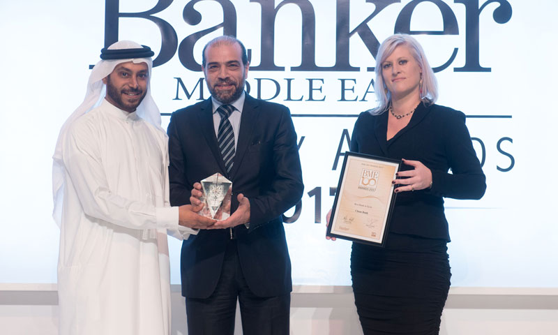 أحمد اللحام يتسلم جائزة بنك "الشام" في دبي (بنك الشام)